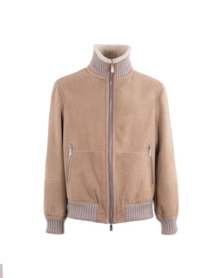 Shop BRUNELLO CUCINELLI  Montone: Brunello Cucinelli bomber in shearling curly scamosciato con collo in maglia di cashmere.
Chiusura con zip e doppio cursore.
Collo con inserto in maglia a costina.
Tasche basse con zip.
Polsini e fondo in maglia a costina.
Fodera in shearling.
Composizione: 100% Pelliccia.
Fabbricato in Italia.. MPMLS1737-C4248